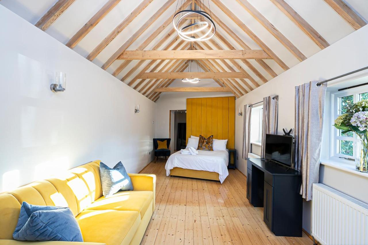 Pages Hotel And Guesthouse Harlow Eksteriør bilde