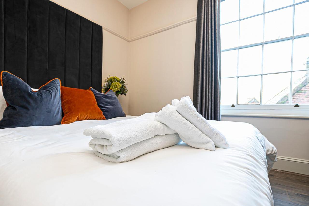 Pages Hotel And Guesthouse Harlow Eksteriør bilde