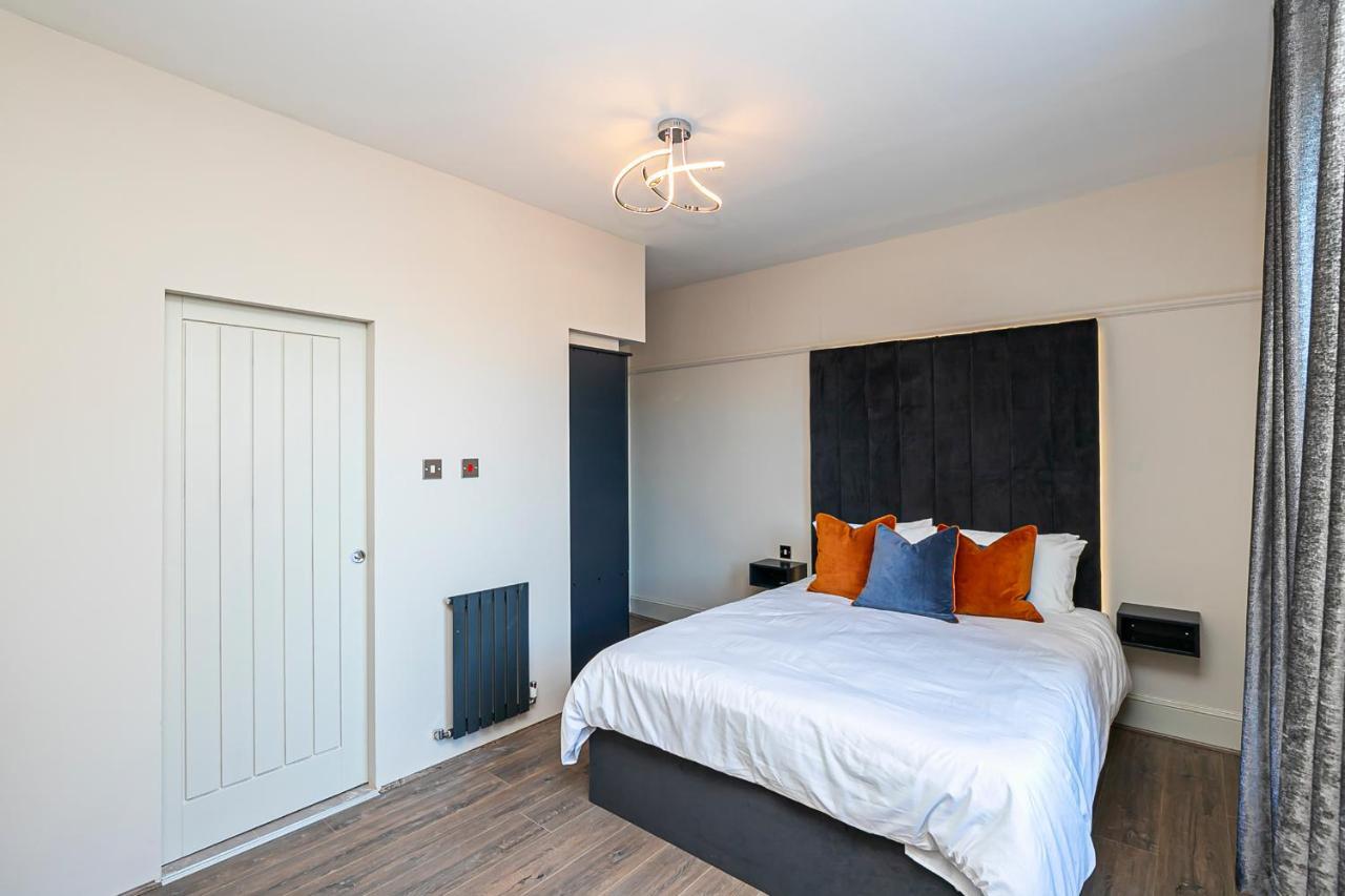 Pages Hotel And Guesthouse Harlow Eksteriør bilde