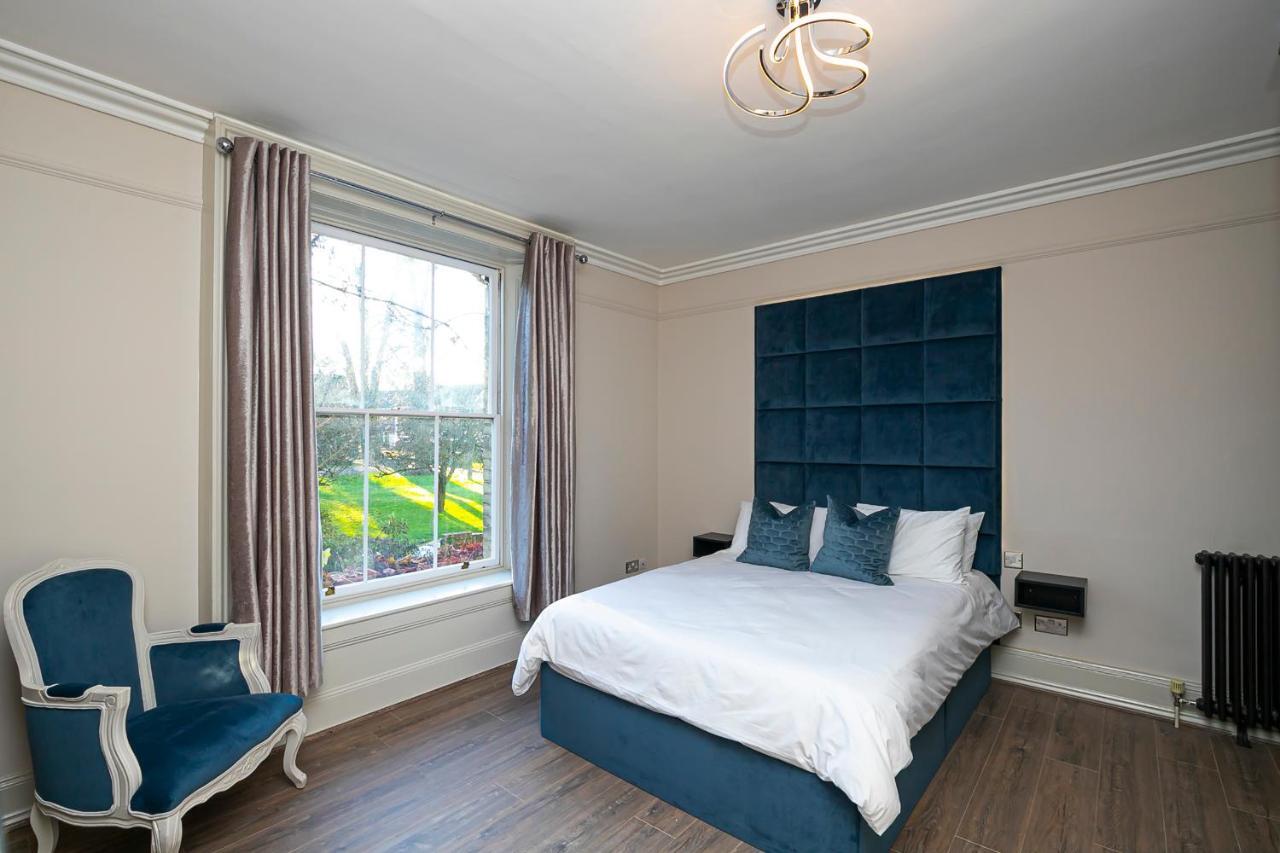 Pages Hotel And Guesthouse Harlow Eksteriør bilde