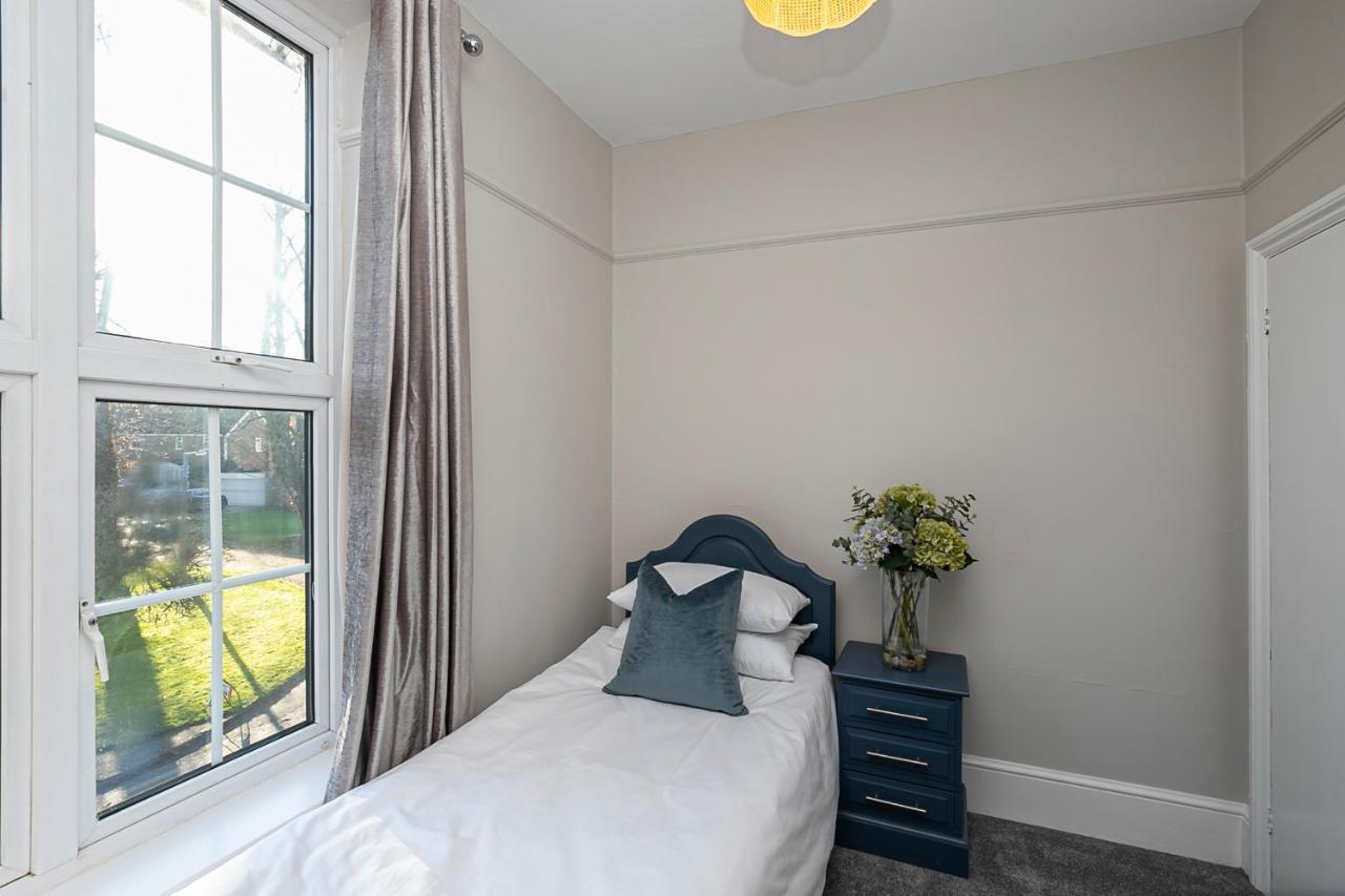 Pages Hotel And Guesthouse Harlow Eksteriør bilde