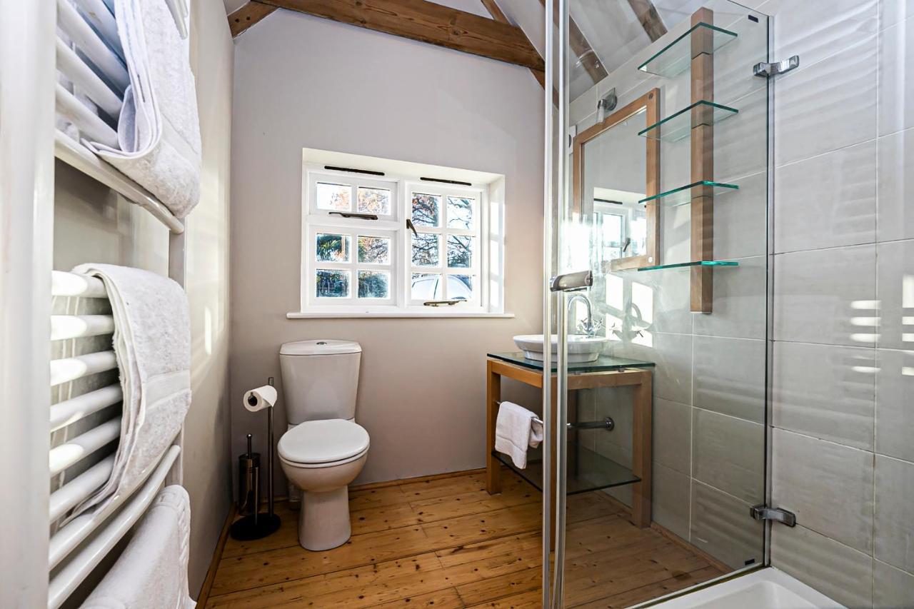 Pages Hotel And Guesthouse Harlow Eksteriør bilde