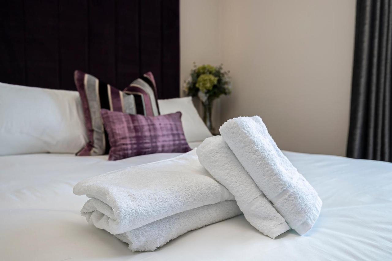 Pages Hotel And Guesthouse Harlow Eksteriør bilde